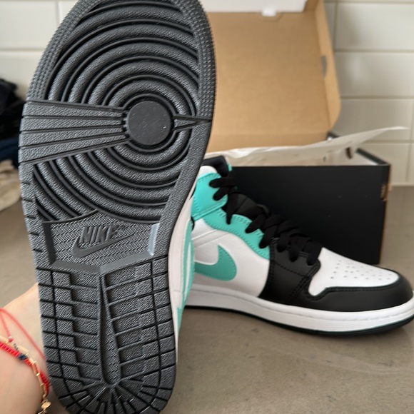 BRAND NEW AUTHENTIC Jordan 1 Mid Tropical Twist Igloo - Picture 5 of 6